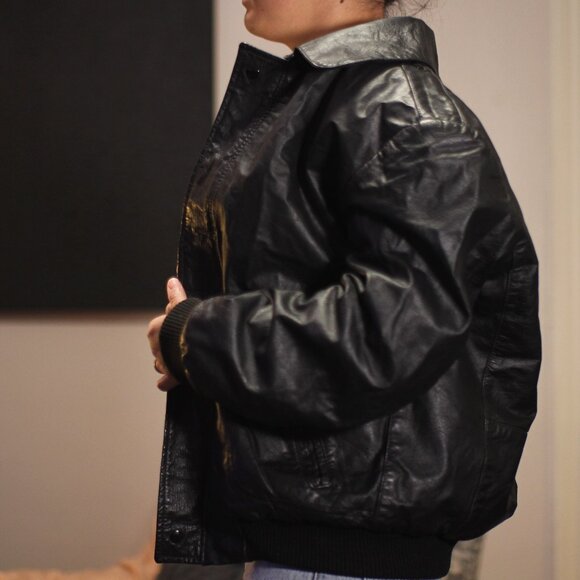 Vintage Leather Bomber Jacket Black, with fleece linen inside - Picture 13 of 13